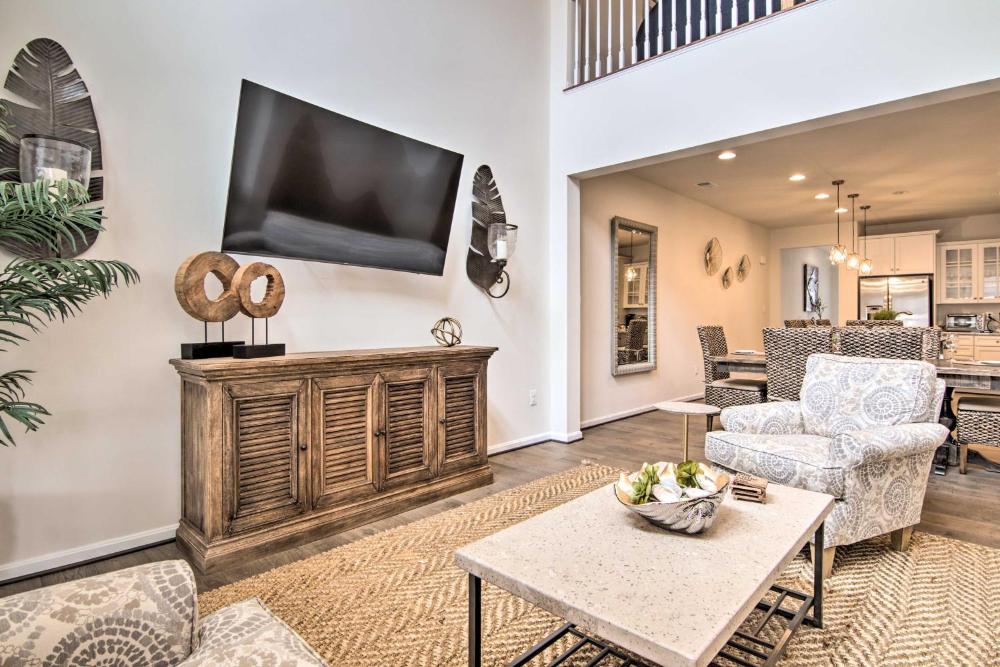 3 Mi to Bethany Beach Townhome with Fire Pit